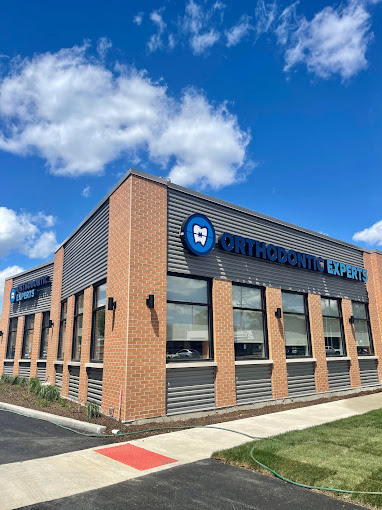 Exterior of Orthodontic Experts building in Arlington Heights, IL